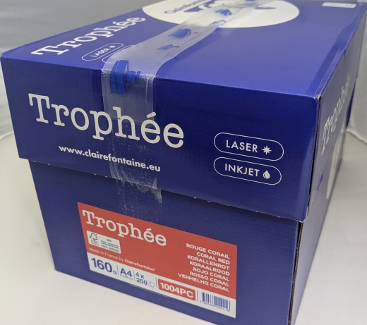 Korallenrot, Papier, A4, 160 g/qm, 1000 (4x 250) Blatt im Karton, holzfrei, Trophée, fuer Copy+InkJet+Laser+Offset, Basteln, Drucken, Kopieren, Kreativ, FSC-Zertifikat, 1004PC-K, 3329680002416